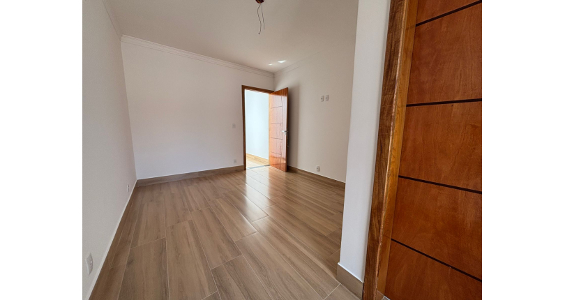 Lindo Sobrado Novo à venda Bairro do Parque São Domingos na Avenida General Charles de Gaulle 194,