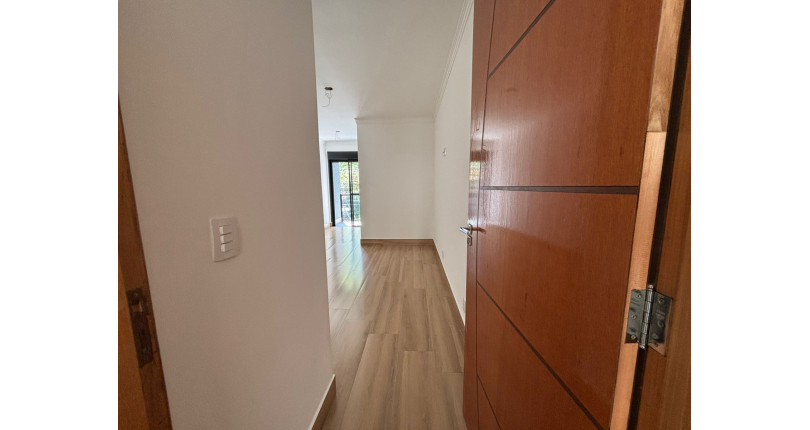 Lindo Sobrado Novo à venda Bairro do Parque São Domingos na Avenida General Charles de Gaulle 194,