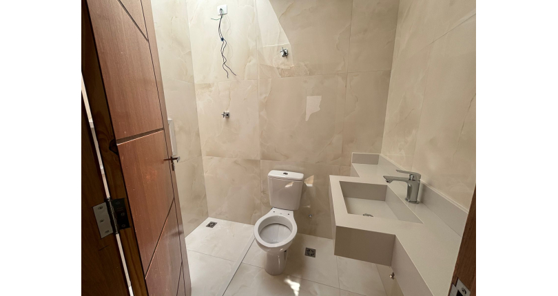 Lindo Sobrado Novo à venda Bairro do Parque São Domingos na Avenida General Charles de Gaulle 194,