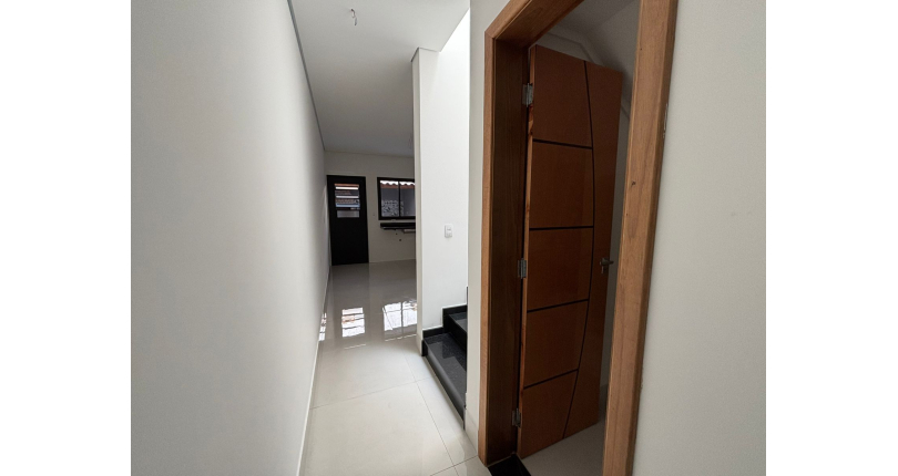 Lindo Sobrado Novo à venda Bairro do Parque São Domingos na Avenida General Charles de Gaulle 194,