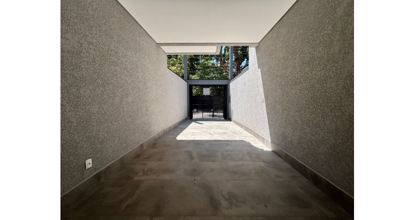 Lindo Sobrado Novo à venda Bairro do Parque São Domingos na Avenida General Charles de Gaulle 194,