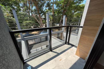 Lindo Sobrado Novo à venda Bairro do Parque São Domingos na Avenida General Charles de Gaulle 195,