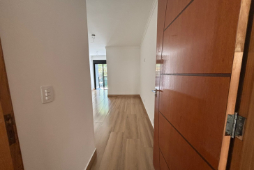 Lindo Sobrado Novo à venda Bairro do Parque São Domingos na Avenida General Charles de Gaulle 195,