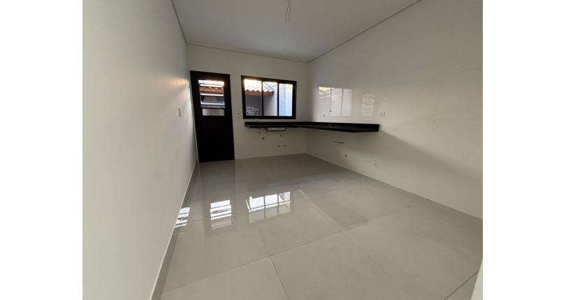 Lindo Sobrado Novo à venda Bairro do Parque São Domingos na Avenida General Charles de Gaulle 195,