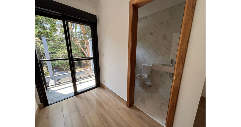 Lindo Sobrado Novo à venda Bairro do Parque São Domingos na Avenida General Charles de Gaulle 195,