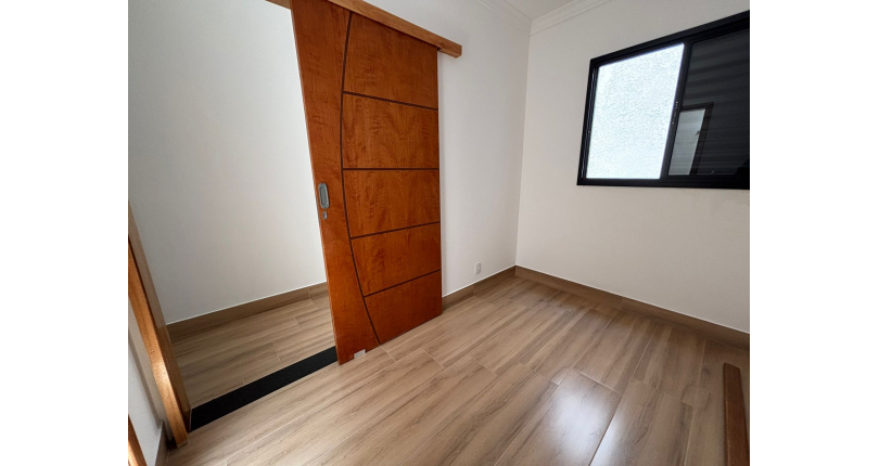 Lindo Sobrado Novo à venda Bairro do Parque São Domingos na Avenida General Charles de Gaulle 195,