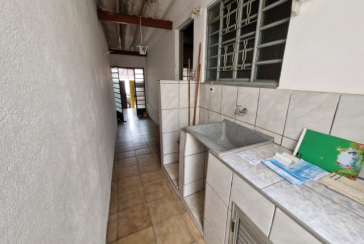 Casa para renda à venda no Bairro do Jardim Santo Elias na Rua Almério de Albuquerque Melo