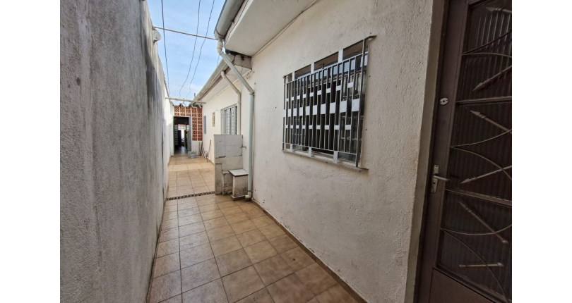 Casa para renda à venda no Bairro do Jardim Santo Elias na Rua Almério de Albuquerque Melo