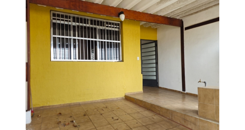 Casa para renda à venda no Bairro do Jardim Santo Elias na Rua Almério de Albuquerque Melo