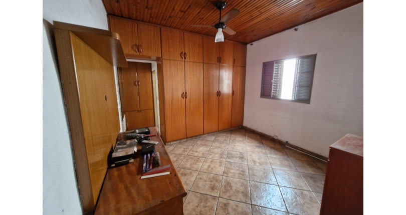 Casa para renda à venda no Bairro do Jardim Santo Elias na Rua Almério de Albuquerque Melo