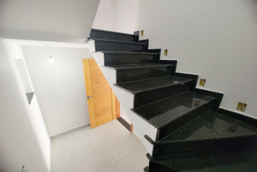 Lindo Sobrado Novo à Venda no Bairro do Parque São Domingos na Rua Martins Teotônio 64