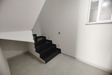 Lindo Sobrado Novo à Venda no Bairro do Parque São Domingos na Rua Martins Teotônio 64