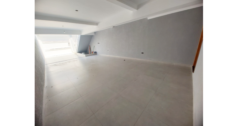 Lindo Sobrado Novo à Venda no Bairro do Parque São Domingos na Rua Martins Teotônio 64