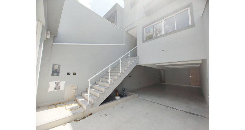 Lindo Sobrado Novo à Venda no Bairro do Parque São Domingos na Rua Martins Teotônio 64