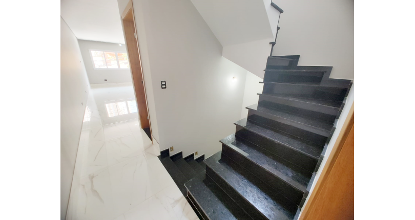 Lindo Sobrado Novo à Venda no Bairro do Parque São Domingos na Rua Martins Teotônio 64