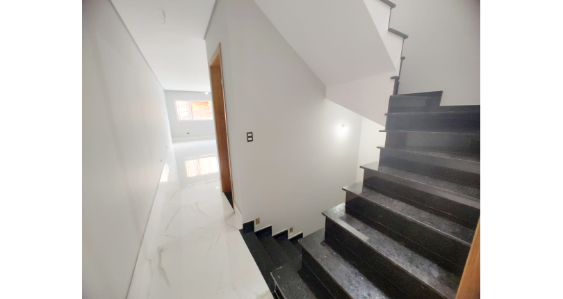 Lindo Sobrado Novo à Venda no Bairro do Parque São Domingos na Rua Martins Teotônio 64