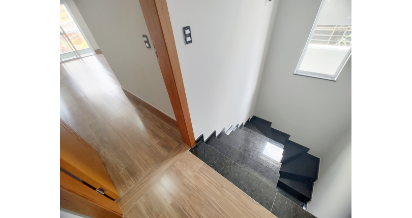 Lindo Sobrado Novo à Venda no Bairro do Parque São Domingos na Rua Martins Teotônio 64