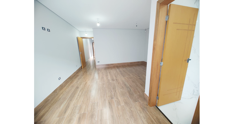 Lindo Sobrado Novo à Venda no Bairro do Parque São Domingos na Rua Martins Teotônio 64