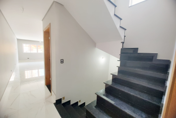 Lindo Sobrado Novo à Venda no Bairro do Parque São Domingos na Rua Martins Teotônio 82