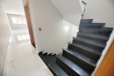 Lindo Sobrado Novo à Venda no Bairro do Parque São Domingos na Rua Martins Teotônio 82