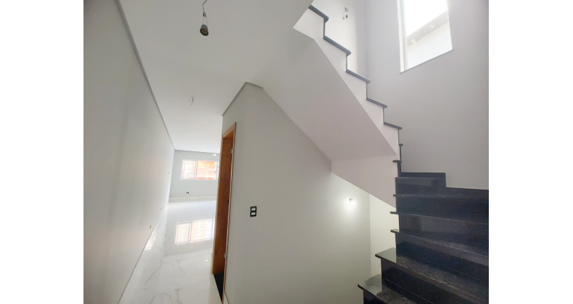 Lindo Sobrado Novo à Venda no Bairro do Parque São Domingos na Rua Martins Teotônio 82