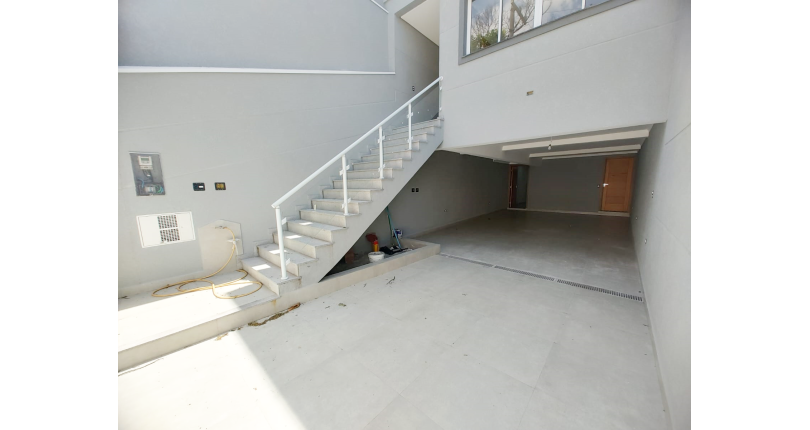 Lindo Sobrado Novo à Venda no Bairro do Parque São Domingos na Rua Martins Teotônio 82