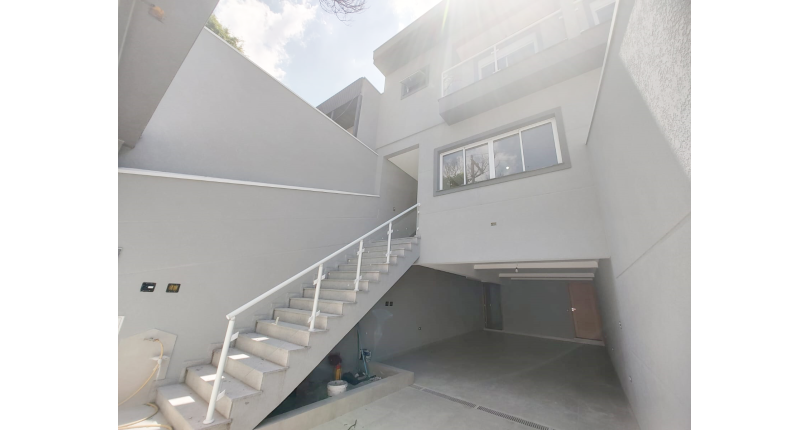 Lindo Sobrado Novo à Venda no Bairro do Parque São Domingos na Rua Martins Teotônio 82