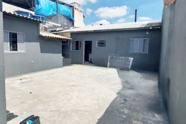 Casa para renda à venda no Bairro do Parque Anhangüera na Rua São Bernardino