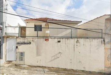 Casa para renda à venda no Bairro do Parque Anhangüera na Rua São Bernardino