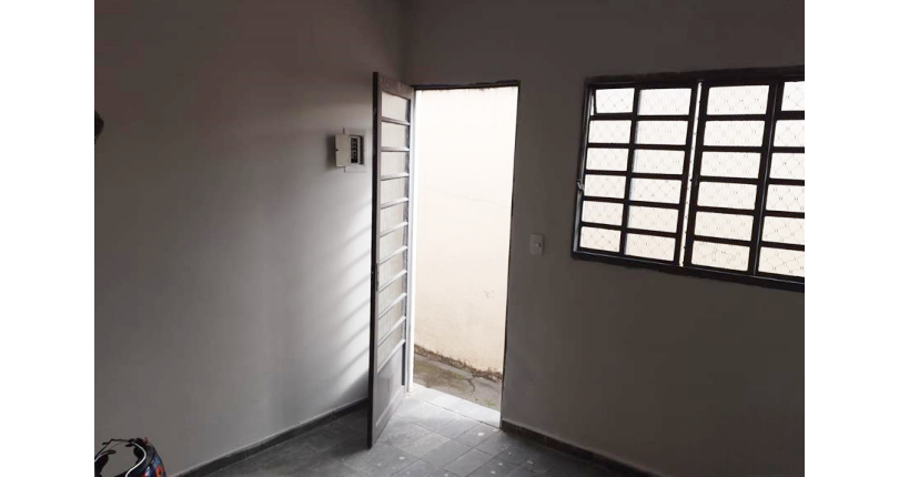 Casa para renda à venda no Bairro do Parque Anhangüera na Rua São Bernardino