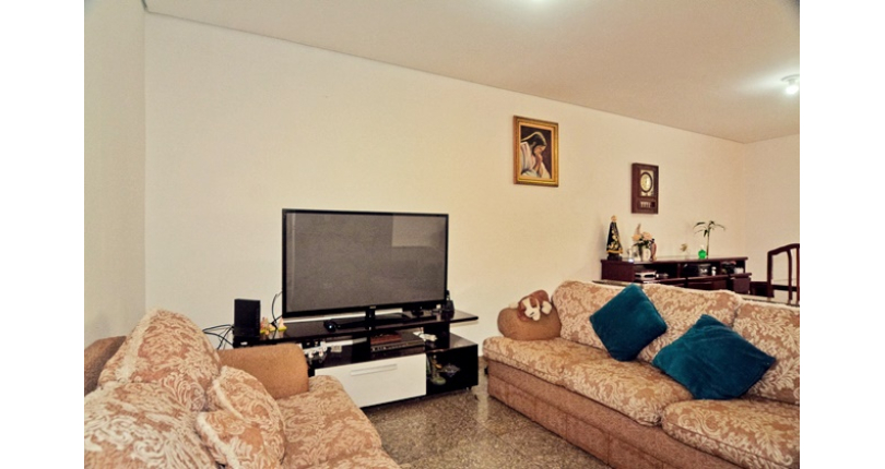 Sobrado à venda no Bairro do Parque São Domingos na Rua Dona Herminda Borba Attuy