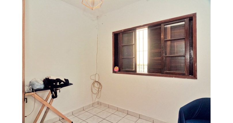 Sobrado à venda no Bairro do Parque São Domingos na Rua Dona Herminda Borba Attuy