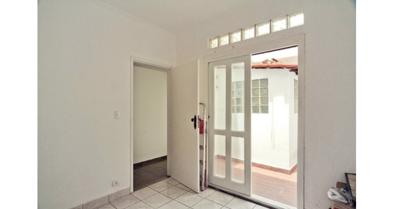 Sobrado à venda no Bairro do Parque São Domingos na Rua Dona Herminda Borba Attuy