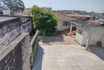 Excelente Sobrado à venda no Bairro do Jardim Mangalot na Rua General Lauro Cavalcanti de Farias