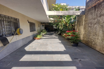 Excelente Sobrado à venda no Bairro do Jardim Mangalot na Rua General Lauro Cavalcanti de Farias