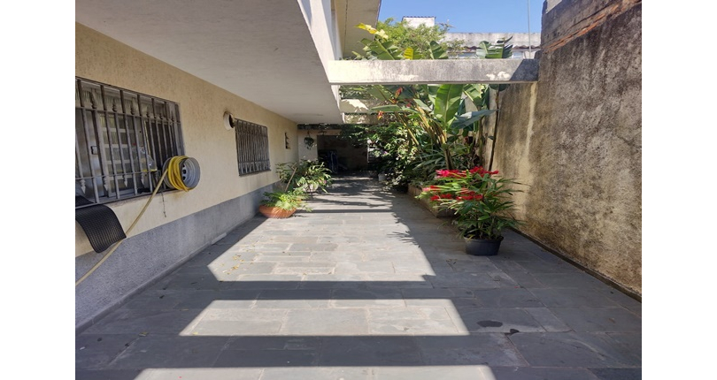 Excelente Sobrado à venda no Bairro do Jardim Mangalot na Rua General Lauro Cavalcanti de Farias