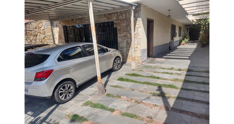 Excelente Sobrado à venda no Bairro do Jardim Mangalot na Rua General Lauro Cavalcanti de Farias