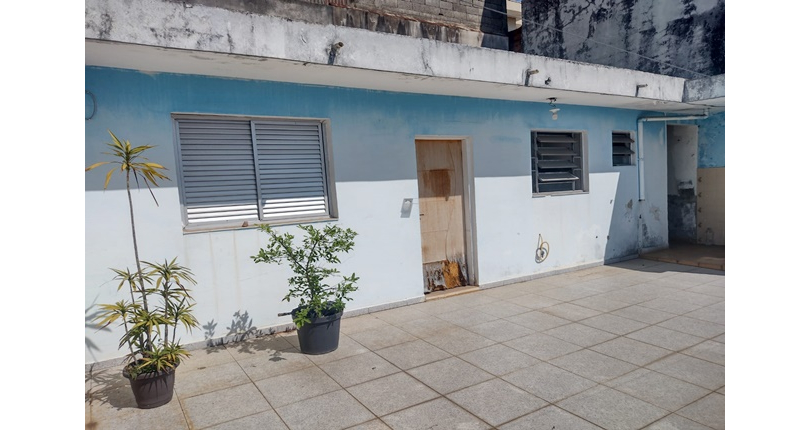 Excelente Sobrado à venda no Bairro do Jardim Mangalot na Rua General Lauro Cavalcanti de Farias