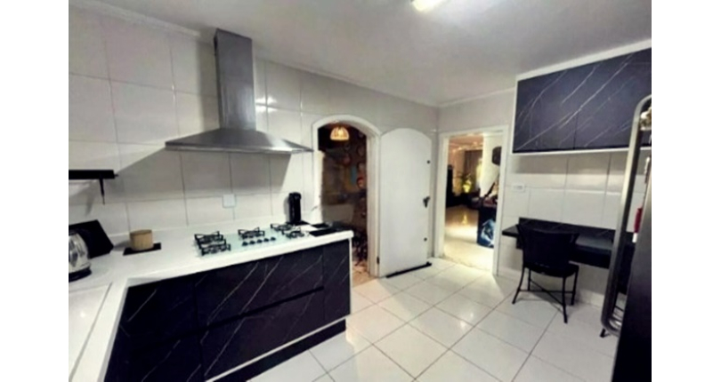 Sobrado à venda no Bairro do Jardim Mutinga na Rua Belo Jardim,