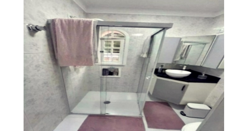 Sobrado à venda no Bairro do Jardim Mutinga na Rua Belo Jardim,