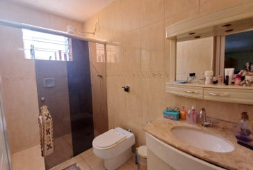 Sobrado à venda no Bairro do Jardim Mangalot na Rua George Samuel,