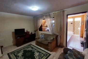 Sobrado à venda no Bairro do Jardim Mangalot na Rua George Samuel,