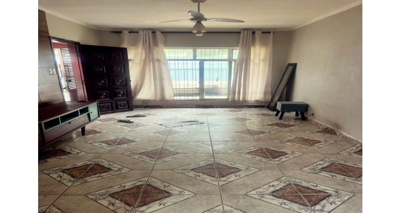 Casa Térrea á venda no Bairro do Jardim Marisa na Rua José Pereira Falcão,