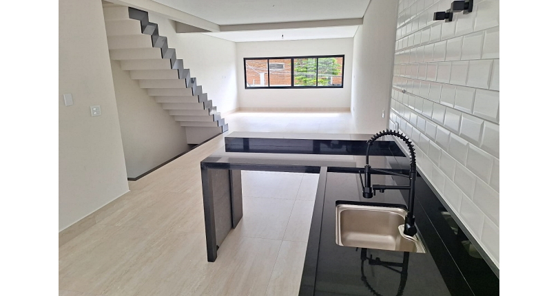 Belo Sobrado novo à venda no Bairro do Parque São Domingos na Rua Luís Filgueira Souto 124, 