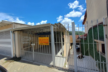Casa espaçosa à venda no Bairro do Jardim Regina na Rua Doutor Valentim de Queirós