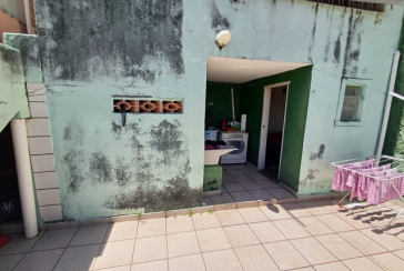 Casa espaçosa à venda no Bairro do Jardim Regina na Rua Doutor Valentim de Queirós