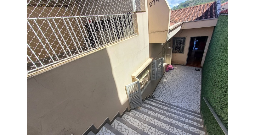 Casa à venda Rua Doutor Valentim de Queirós, Jardim Regina - Imóveis à Venda