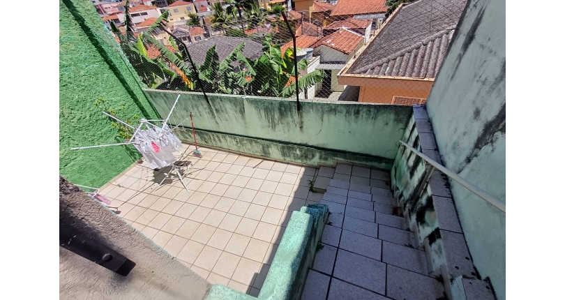 Casa espaçosa à venda no Bairro do Jardim Regina na Rua Doutor Valentim de Queirós