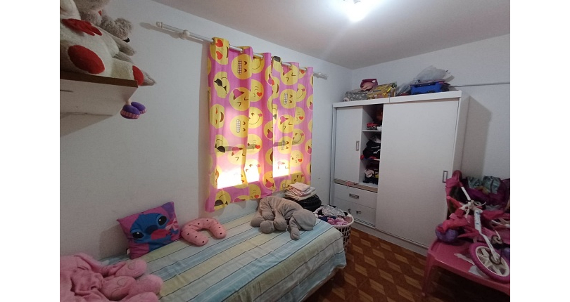 Casa espaçosa à venda no Bairro do Jardim Regina na Rua Doutor Valentim de Queirós