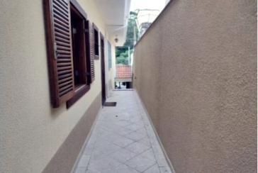 Sobrado à venda no Bairro do Jardim Regina na Rua Sebastião de Pina